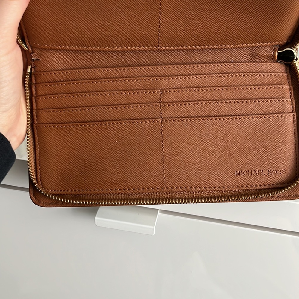 Michael Kors Wallet - Picture 7 of 9